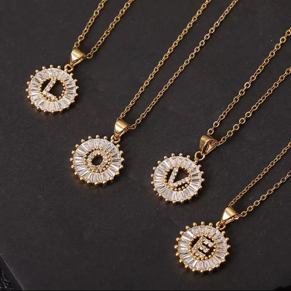 Gold Initial Crystal Sparkly Pendant Necklace A-Z - Picture 8 of 10
